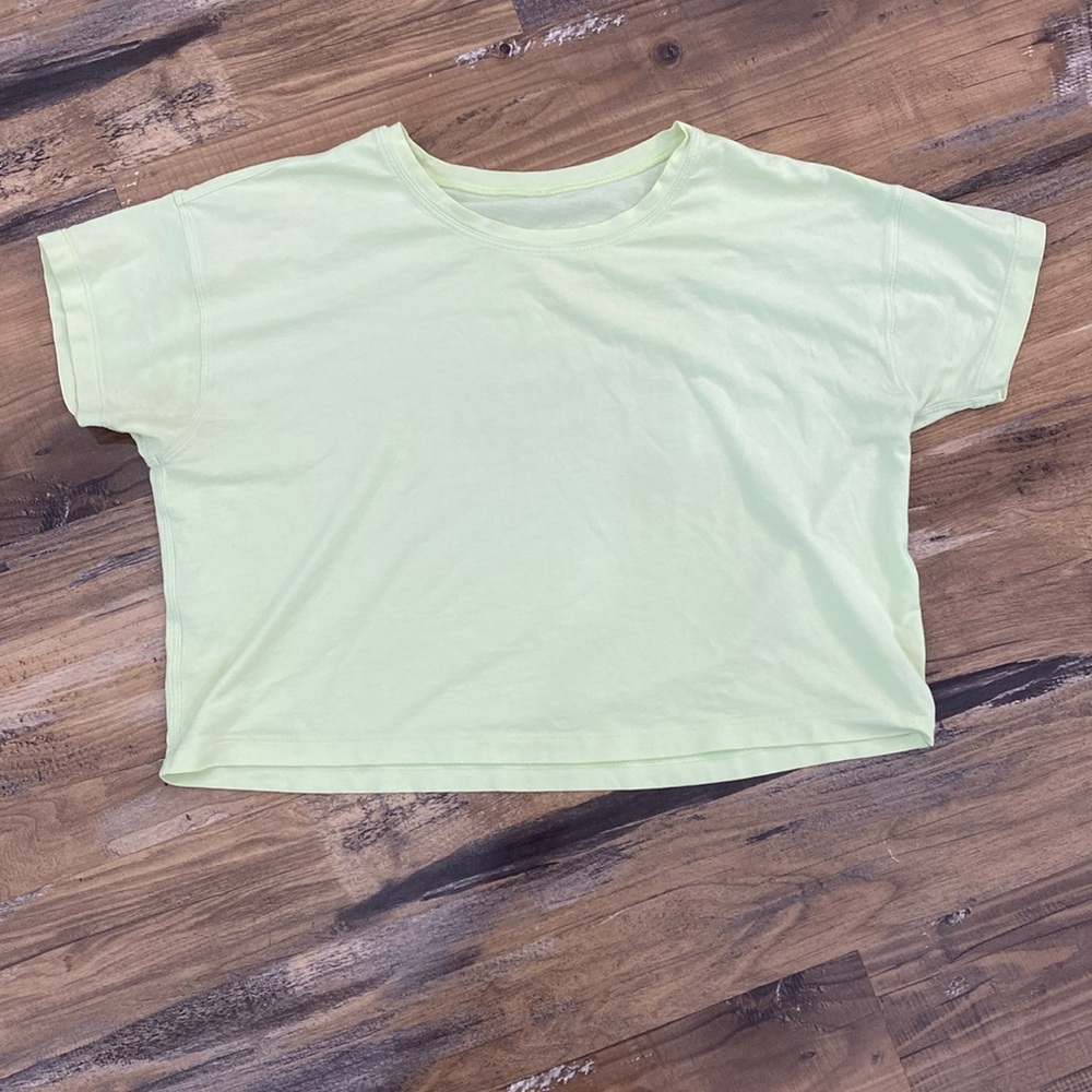 Lululemon light green cropped cotton shirt size 6